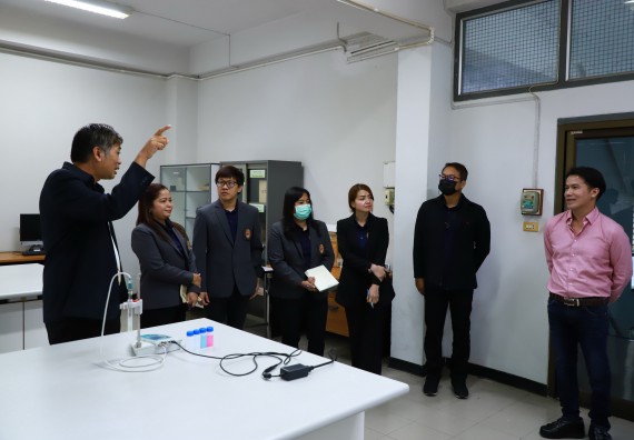 ภาพกิจกรรม  ศูนย์ส่งเสริมและตรวจสอบการผลิตตามมาตรฐานความปลอดภัยทางอาหาร คณะวิทยาศาสตร์และเทคโนโลยี  ต้อนรับการเข้าศึกษาดูงานจาก คณะทำงานของศูนย์วิทยาศาสตร์  มหาวิทยาลัยราชภัฏพิบูลสงคราม 