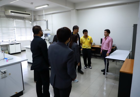 ภาพกิจกรรม  ศูนย์ส่งเสริมและตรวจสอบการผลิตตามมาตรฐานความปลอดภัยทางอาหาร คณะวิทยาศาสตร์และเทคโนโลยี  ต้อนรับการเข้าศึกษาดูงานจาก คณะทำงานของศูนย์วิทยาศาสตร์  มหาวิทยาลัยราชภัฏพิบูลสงคราม 