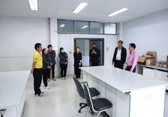 ภาพกิจกรรม  ศูนย์ส่งเสริมและตรวจสอบการผลิตตามมาตรฐานความปลอดภัยทางอาหาร คณะวิทยาศาสตร์และเทคโนโลยี  ต้อนรับการเข้าศึกษาดูงานจาก คณะทำงานของศูนย์วิทยาศาสตร์  มหาวิทยาลัยราชภัฏพิบูลสงคราม 