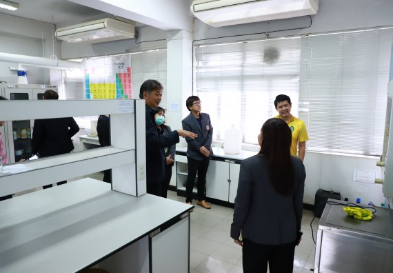 ภาพกิจกรรม  ศูนย์ส่งเสริมและตรวจสอบการผลิตตามมาตรฐานความปลอดภัยทางอาหาร คณะวิทยาศาสตร์และเทคโนโลยี  ต้อนรับการเข้าศึกษาดูงานจาก คณะทำงานของศูนย์วิทยาศาสตร์  มหาวิทยาลัยราชภัฏพิบูลสงคราม 