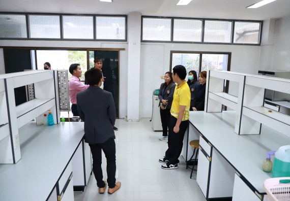 ภาพกิจกรรม  ศูนย์ส่งเสริมและตรวจสอบการผลิตตามมาตรฐานความปลอดภัยทางอาหาร คณะวิทยาศาสตร์และเทคโนโลยี  ต้อนรับการเข้าศึกษาดูงานจาก คณะทำงานของศูนย์วิทยาศาสตร์  มหาวิทยาลัยราชภัฏพิบูลสงคราม 