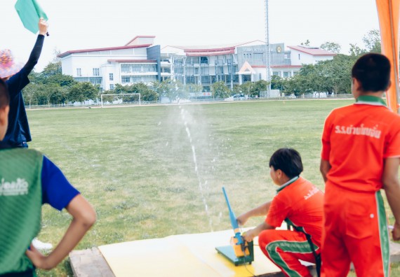 ภาพกิจกรรม  คณะวิทยาศาสตร์และเทคโนโลยี จัดการแข่งขันจรวดขวดน้ำ ระดับประถมศึกษา มัธยมศึกษาตอนต้น มัธยมศึกษาตอนปลาย งานสัปดาห์วิทยาศาสตร์แห่งชาติ ส่วนภูมิภาค ประจำปี 2566