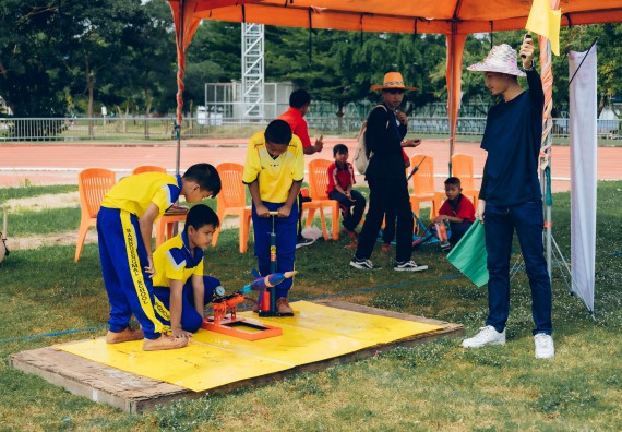 ภาพกิจกรรม  คณะวิทยาศาสตร์และเทคโนโลยี จัดการแข่งขันจรวดขวดน้ำ ระดับประถมศึกษา มัธยมศึกษาตอนต้น มัธยมศึกษาตอนปลาย งานสัปดาห์วิทยาศาสตร์แห่งชาติ ส่วนภูมิภาค ประจำปี 2566