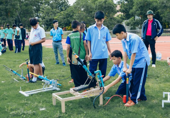 ภาพกิจกรรม  คณะวิทยาศาสตร์และเทคโนโลยี จัดการแข่งขันจรวดขวดน้ำ ระดับประถมศึกษา มัธยมศึกษาตอนต้น มัธยมศึกษาตอนปลาย งานสัปดาห์วิทยาศาสตร์แห่งชาติ ส่วนภูมิภาค ประจำปี 2566