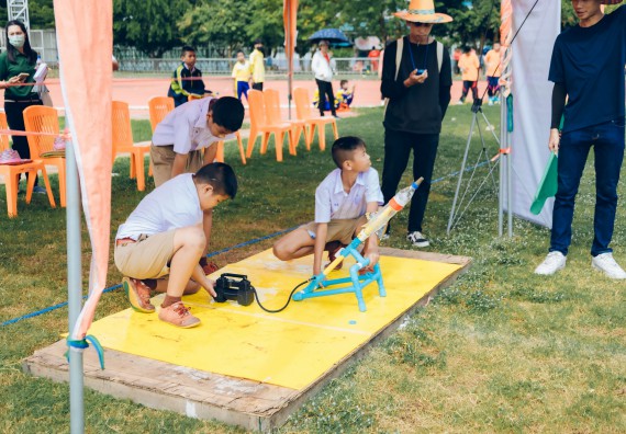 ภาพกิจกรรม  คณะวิทยาศาสตร์และเทคโนโลยี จัดการแข่งขันจรวดขวดน้ำ ระดับประถมศึกษา มัธยมศึกษาตอนต้น มัธยมศึกษาตอนปลาย งานสัปดาห์วิทยาศาสตร์แห่งชาติ ส่วนภูมิภาค ประจำปี 2566