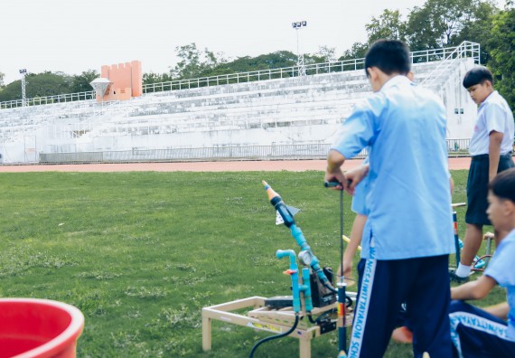 ภาพกิจกรรม  คณะวิทยาศาสตร์และเทคโนโลยี จัดการแข่งขันจรวดขวดน้ำ ระดับประถมศึกษา มัธยมศึกษาตอนต้น มัธยมศึกษาตอนปลาย งานสัปดาห์วิทยาศาสตร์แห่งชาติ ส่วนภูมิภาค ประจำปี 2566