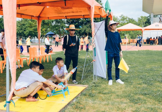 ภาพกิจกรรม  คณะวิทยาศาสตร์และเทคโนโลยี จัดการแข่งขันจรวดขวดน้ำ ระดับประถมศึกษา มัธยมศึกษาตอนต้น มัธยมศึกษาตอนปลาย งานสัปดาห์วิทยาศาสตร์แห่งชาติ ส่วนภูมิภาค ประจำปี 2566