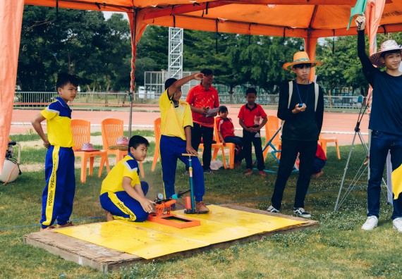 ภาพกิจกรรม  คณะวิทยาศาสตร์และเทคโนโลยี จัดการแข่งขันจรวดขวดน้ำ ระดับประถมศึกษา มัธยมศึกษาตอนต้น มัธยมศึกษาตอนปลาย งานสัปดาห์วิทยาศาสตร์แห่งชาติ ส่วนภูมิภาค ประจำปี 2566