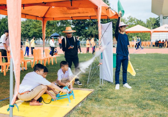 ภาพกิจกรรม  คณะวิทยาศาสตร์และเทคโนโลยี จัดการแข่งขันจรวดขวดน้ำ ระดับประถมศึกษา มัธยมศึกษาตอนต้น มัธยมศึกษาตอนปลาย งานสัปดาห์วิทยาศาสตร์แห่งชาติ ส่วนภูมิภาค ประจำปี 2566