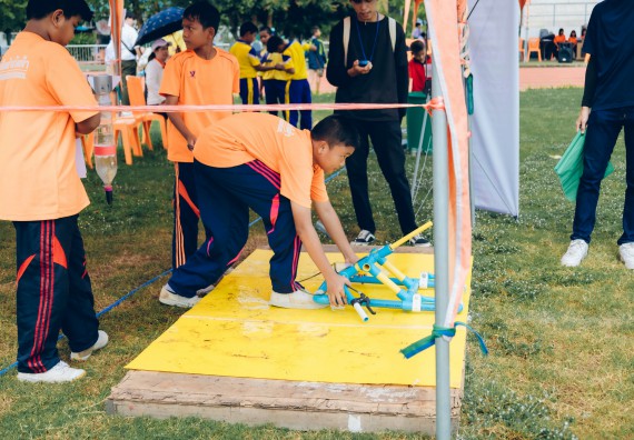 ภาพกิจกรรม  คณะวิทยาศาสตร์และเทคโนโลยี จัดการแข่งขันจรวดขวดน้ำ ระดับประถมศึกษา มัธยมศึกษาตอนต้น มัธยมศึกษาตอนปลาย งานสัปดาห์วิทยาศาสตร์แห่งชาติ ส่วนภูมิภาค ประจำปี 2566