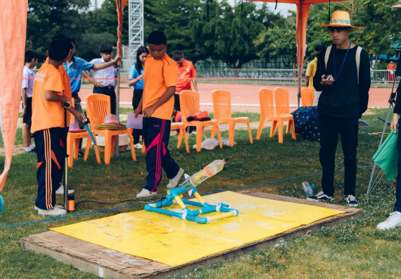 ภาพกิจกรรม  คณะวิทยาศาสตร์และเทคโนโลยี จัดการแข่งขันจรวดขวดน้ำ ระดับประถมศึกษา มัธยมศึกษาตอนต้น มัธยมศึกษาตอนปลาย งานสัปดาห์วิทยาศาสตร์แห่งชาติ ส่วนภูมิภาค ประจำปี 2566