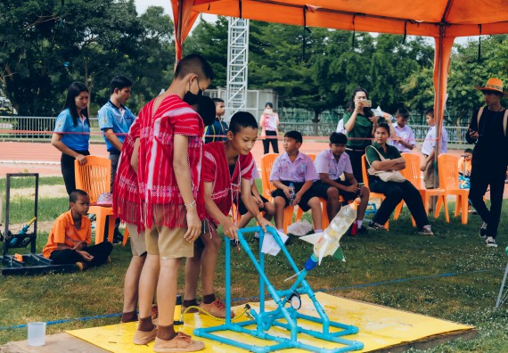 ภาพกิจกรรม  คณะวิทยาศาสตร์และเทคโนโลยี จัดการแข่งขันจรวดขวดน้ำ ระดับประถมศึกษา มัธยมศึกษาตอนต้น มัธยมศึกษาตอนปลาย งานสัปดาห์วิทยาศาสตร์แห่งชาติ ส่วนภูมิภาค ประจำปี 2566