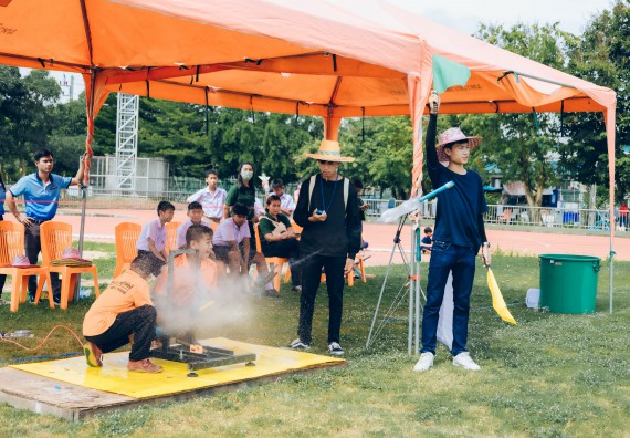 ภาพกิจกรรม  คณะวิทยาศาสตร์และเทคโนโลยี จัดการแข่งขันจรวดขวดน้ำ ระดับประถมศึกษา มัธยมศึกษาตอนต้น มัธยมศึกษาตอนปลาย งานสัปดาห์วิทยาศาสตร์แห่งชาติ ส่วนภูมิภาค ประจำปี 2566