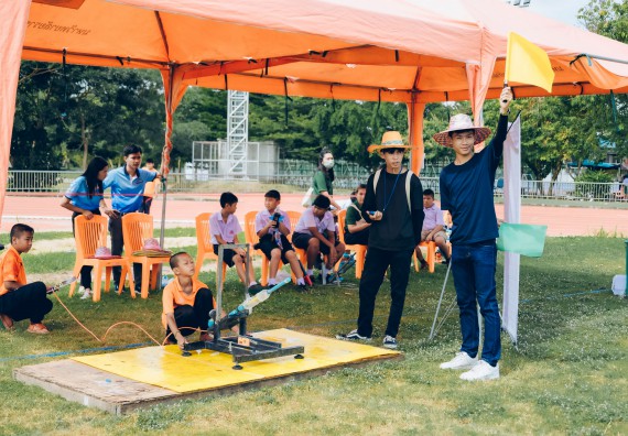 ภาพกิจกรรม  คณะวิทยาศาสตร์และเทคโนโลยี จัดการแข่งขันจรวดขวดน้ำ ระดับประถมศึกษา มัธยมศึกษาตอนต้น มัธยมศึกษาตอนปลาย งานสัปดาห์วิทยาศาสตร์แห่งชาติ ส่วนภูมิภาค ประจำปี 2566