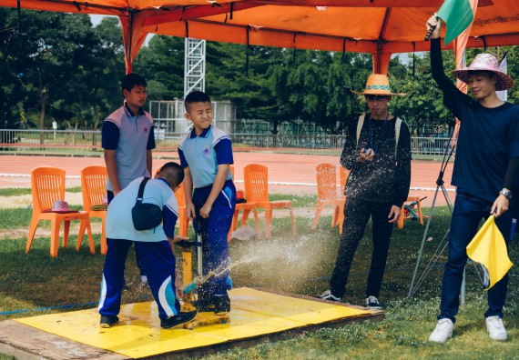 ภาพกิจกรรม  คณะวิทยาศาสตร์และเทคโนโลยี จัดการแข่งขันจรวดขวดน้ำ ระดับประถมศึกษา มัธยมศึกษาตอนต้น มัธยมศึกษาตอนปลาย งานสัปดาห์วิทยาศาสตร์แห่งชาติ ส่วนภูมิภาค ประจำปี 2566