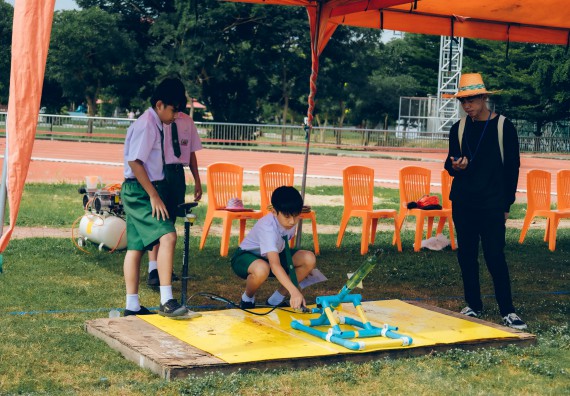 ภาพกิจกรรม  คณะวิทยาศาสตร์และเทคโนโลยี จัดการแข่งขันจรวดขวดน้ำ ระดับประถมศึกษา มัธยมศึกษาตอนต้น มัธยมศึกษาตอนปลาย งานสัปดาห์วิทยาศาสตร์แห่งชาติ ส่วนภูมิภาค ประจำปี 2566