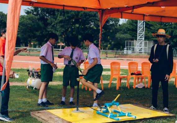 ภาพกิจกรรม  คณะวิทยาศาสตร์และเทคโนโลยี จัดการแข่งขันจรวดขวดน้ำ ระดับประถมศึกษา มัธยมศึกษาตอนต้น มัธยมศึกษาตอนปลาย งานสัปดาห์วิทยาศาสตร์แห่งชาติ ส่วนภูมิภาค ประจำปี 2566