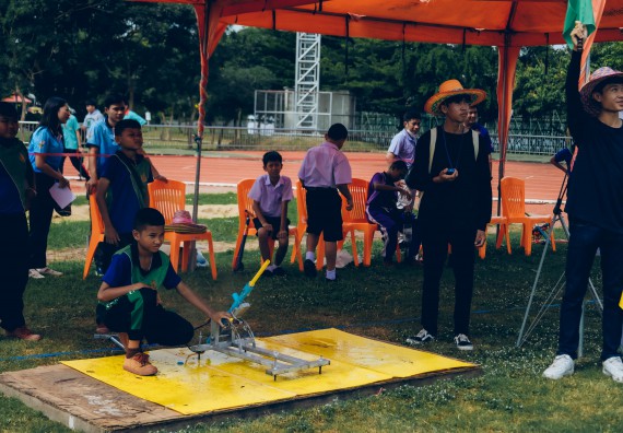 ภาพกิจกรรม  คณะวิทยาศาสตร์และเทคโนโลยี จัดการแข่งขันจรวดขวดน้ำ ระดับประถมศึกษา มัธยมศึกษาตอนต้น มัธยมศึกษาตอนปลาย งานสัปดาห์วิทยาศาสตร์แห่งชาติ ส่วนภูมิภาค ประจำปี 2566