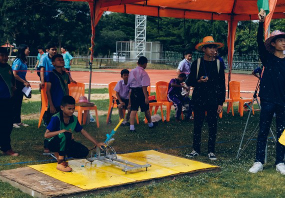 ภาพกิจกรรม  คณะวิทยาศาสตร์และเทคโนโลยี จัดการแข่งขันจรวดขวดน้ำ ระดับประถมศึกษา มัธยมศึกษาตอนต้น มัธยมศึกษาตอนปลาย งานสัปดาห์วิทยาศาสตร์แห่งชาติ ส่วนภูมิภาค ประจำปี 2566