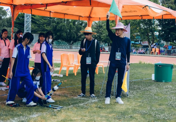 ภาพกิจกรรม  คณะวิทยาศาสตร์และเทคโนโลยี จัดการแข่งขันจรวดขวดน้ำ ระดับประถมศึกษา มัธยมศึกษาตอนต้น มัธยมศึกษาตอนปลาย งานสัปดาห์วิทยาศาสตร์แห่งชาติ ส่วนภูมิภาค ประจำปี 2566