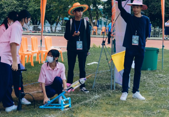 ภาพกิจกรรม  คณะวิทยาศาสตร์และเทคโนโลยี จัดการแข่งขันจรวดขวดน้ำ ระดับประถมศึกษา มัธยมศึกษาตอนต้น มัธยมศึกษาตอนปลาย งานสัปดาห์วิทยาศาสตร์แห่งชาติ ส่วนภูมิภาค ประจำปี 2566