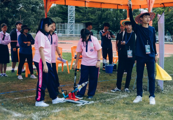 ภาพกิจกรรม  คณะวิทยาศาสตร์และเทคโนโลยี จัดการแข่งขันจรวดขวดน้ำ ระดับประถมศึกษา มัธยมศึกษาตอนต้น มัธยมศึกษาตอนปลาย งานสัปดาห์วิทยาศาสตร์แห่งชาติ ส่วนภูมิภาค ประจำปี 2566