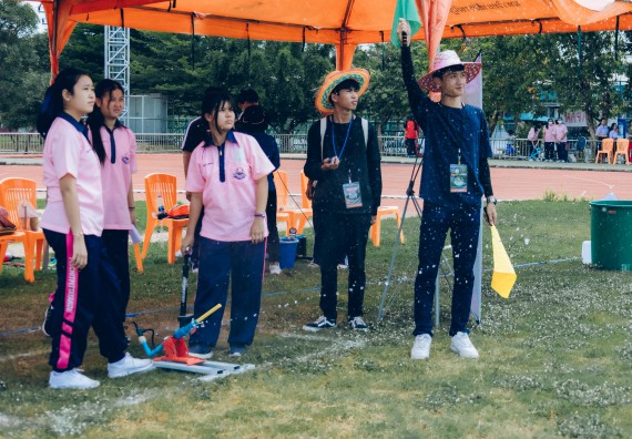 ภาพกิจกรรม  คณะวิทยาศาสตร์และเทคโนโลยี จัดการแข่งขันจรวดขวดน้ำ ระดับประถมศึกษา มัธยมศึกษาตอนต้น มัธยมศึกษาตอนปลาย งานสัปดาห์วิทยาศาสตร์แห่งชาติ ส่วนภูมิภาค ประจำปี 2566