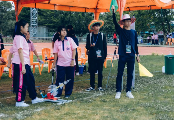 ภาพกิจกรรม  คณะวิทยาศาสตร์และเทคโนโลยี จัดการแข่งขันจรวดขวดน้ำ ระดับประถมศึกษา มัธยมศึกษาตอนต้น มัธยมศึกษาตอนปลาย งานสัปดาห์วิทยาศาสตร์แห่งชาติ ส่วนภูมิภาค ประจำปี 2566