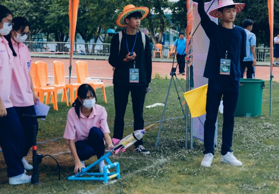 ภาพกิจกรรม  คณะวิทยาศาสตร์และเทคโนโลยี จัดการแข่งขันจรวดขวดน้ำ ระดับประถมศึกษา มัธยมศึกษาตอนต้น มัธยมศึกษาตอนปลาย งานสัปดาห์วิทยาศาสตร์แห่งชาติ ส่วนภูมิภาค ประจำปี 2566