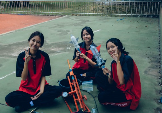 ภาพกิจกรรม  คณะวิทยาศาสตร์และเทคโนโลยี จัดการแข่งขันจรวดขวดน้ำ ระดับประถมศึกษา มัธยมศึกษาตอนต้น มัธยมศึกษาตอนปลาย งานสัปดาห์วิทยาศาสตร์แห่งชาติ ส่วนภูมิภาค ประจำปี 2566