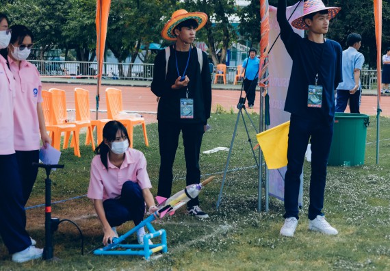 ภาพกิจกรรม  คณะวิทยาศาสตร์และเทคโนโลยี จัดการแข่งขันจรวดขวดน้ำ ระดับประถมศึกษา มัธยมศึกษาตอนต้น มัธยมศึกษาตอนปลาย งานสัปดาห์วิทยาศาสตร์แห่งชาติ ส่วนภูมิภาค ประจำปี 2566