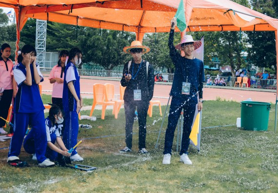 ภาพกิจกรรม  คณะวิทยาศาสตร์และเทคโนโลยี จัดการแข่งขันจรวดขวดน้ำ ระดับประถมศึกษา มัธยมศึกษาตอนต้น มัธยมศึกษาตอนปลาย งานสัปดาห์วิทยาศาสตร์แห่งชาติ ส่วนภูมิภาค ประจำปี 2566