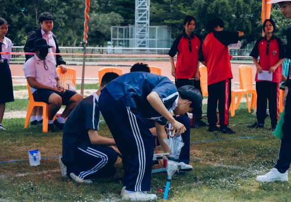 ภาพกิจกรรม  คณะวิทยาศาสตร์และเทคโนโลยี จัดการแข่งขันจรวดขวดน้ำ ระดับประถมศึกษา มัธยมศึกษาตอนต้น มัธยมศึกษาตอนปลาย งานสัปดาห์วิทยาศาสตร์แห่งชาติ ส่วนภูมิภาค ประจำปี 2566