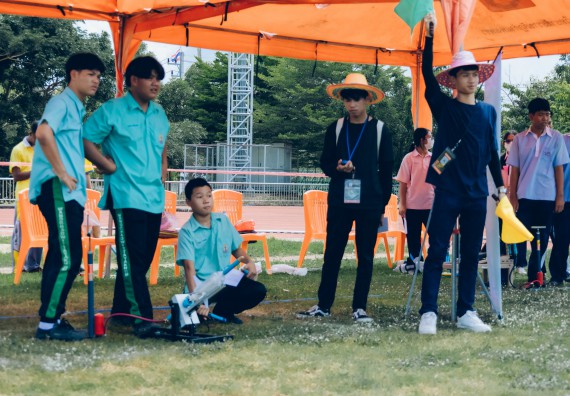 ภาพกิจกรรม  คณะวิทยาศาสตร์และเทคโนโลยี จัดการแข่งขันจรวดขวดน้ำ ระดับประถมศึกษา มัธยมศึกษาตอนต้น มัธยมศึกษาตอนปลาย งานสัปดาห์วิทยาศาสตร์แห่งชาติ ส่วนภูมิภาค ประจำปี 2566