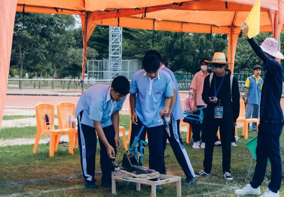 ภาพกิจกรรม  คณะวิทยาศาสตร์และเทคโนโลยี จัดการแข่งขันจรวดขวดน้ำ ระดับประถมศึกษา มัธยมศึกษาตอนต้น มัธยมศึกษาตอนปลาย งานสัปดาห์วิทยาศาสตร์แห่งชาติ ส่วนภูมิภาค ประจำปี 2566