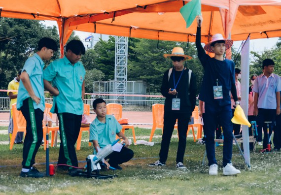 ภาพกิจกรรม  คณะวิทยาศาสตร์และเทคโนโลยี จัดการแข่งขันจรวดขวดน้ำ ระดับประถมศึกษา มัธยมศึกษาตอนต้น มัธยมศึกษาตอนปลาย งานสัปดาห์วิทยาศาสตร์แห่งชาติ ส่วนภูมิภาค ประจำปี 2566