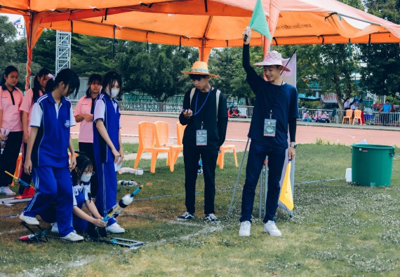 ภาพกิจกรรม  คณะวิทยาศาสตร์และเทคโนโลยี จัดการแข่งขันจรวดขวดน้ำ ระดับประถมศึกษา มัธยมศึกษาตอนต้น มัธยมศึกษาตอนปลาย งานสัปดาห์วิทยาศาสตร์แห่งชาติ ส่วนภูมิภาค ประจำปี 2566