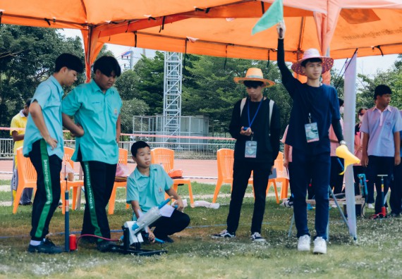 ภาพกิจกรรม  คณะวิทยาศาสตร์และเทคโนโลยี จัดการแข่งขันจรวดขวดน้ำ ระดับประถมศึกษา มัธยมศึกษาตอนต้น มัธยมศึกษาตอนปลาย งานสัปดาห์วิทยาศาสตร์แห่งชาติ ส่วนภูมิภาค ประจำปี 2566