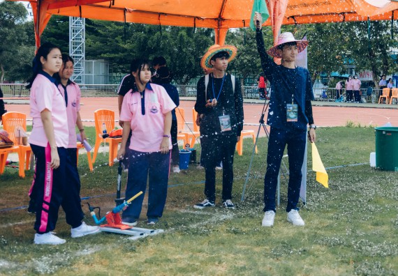 ภาพกิจกรรม  คณะวิทยาศาสตร์และเทคโนโลยี จัดการแข่งขันจรวดขวดน้ำ ระดับประถมศึกษา มัธยมศึกษาตอนต้น มัธยมศึกษาตอนปลาย งานสัปดาห์วิทยาศาสตร์แห่งชาติ ส่วนภูมิภาค ประจำปี 2566