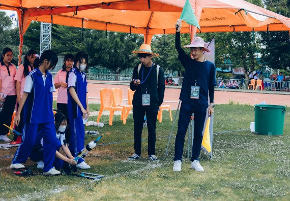 ภาพกิจกรรม  คณะวิทยาศาสตร์และเทคโนโลยี จัดการแข่งขันจรวดขวดน้ำ ระดับประถมศึกษา มัธยมศึกษาตอนต้น มัธยมศึกษาตอนปลาย งานสัปดาห์วิทยาศาสตร์แห่งชาติ ส่วนภูมิภาค ประจำปี 2566