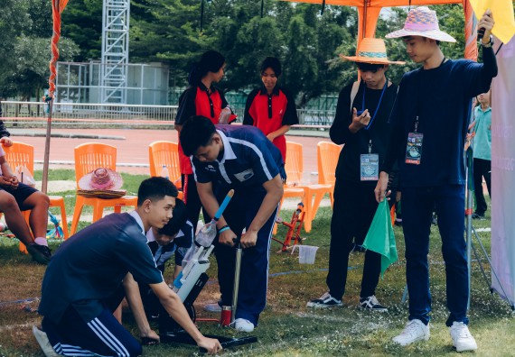 ภาพกิจกรรม  คณะวิทยาศาสตร์และเทคโนโลยี จัดการแข่งขันจรวดขวดน้ำ ระดับประถมศึกษา มัธยมศึกษาตอนต้น มัธยมศึกษาตอนปลาย งานสัปดาห์วิทยาศาสตร์แห่งชาติ ส่วนภูมิภาค ประจำปี 2566