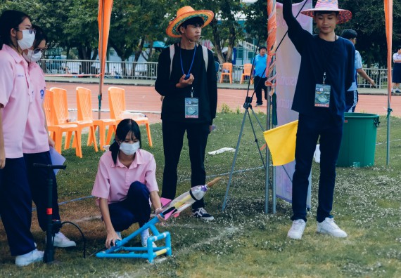 ภาพกิจกรรม  คณะวิทยาศาสตร์และเทคโนโลยี จัดการแข่งขันจรวดขวดน้ำ ระดับประถมศึกษา มัธยมศึกษาตอนต้น มัธยมศึกษาตอนปลาย งานสัปดาห์วิทยาศาสตร์แห่งชาติ ส่วนภูมิภาค ประจำปี 2566