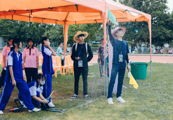 ภาพกิจกรรม  คณะวิทยาศาสตร์และเทคโนโลยี จัดการแข่งขันจรวดขวดน้ำ ระดับประถมศึกษา มัธยมศึกษาตอนต้น มัธยมศึกษาตอนปลาย งานสัปดาห์วิทยาศาสตร์แห่งชาติ ส่วนภูมิภาค ประจำปี 2566