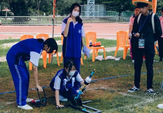 ภาพกิจกรรม  คณะวิทยาศาสตร์และเทคโนโลยี จัดการแข่งขันจรวดขวดน้ำ ระดับประถมศึกษา มัธยมศึกษาตอนต้น มัธยมศึกษาตอนปลาย งานสัปดาห์วิทยาศาสตร์แห่งชาติ ส่วนภูมิภาค ประจำปี 2566