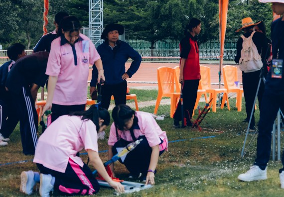 ภาพกิจกรรม  คณะวิทยาศาสตร์และเทคโนโลยี จัดการแข่งขันจรวดขวดน้ำ ระดับประถมศึกษา มัธยมศึกษาตอนต้น มัธยมศึกษาตอนปลาย งานสัปดาห์วิทยาศาสตร์แห่งชาติ ส่วนภูมิภาค ประจำปี 2566