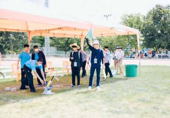 ภาพกิจกรรม  คณะวิทยาศาสตร์และเทคโนโลยี จัดการแข่งขันจรวดขวดน้ำ ระดับประถมศึกษา มัธยมศึกษาตอนต้น มัธยมศึกษาตอนปลาย งานสัปดาห์วิทยาศาสตร์แห่งชาติ ส่วนภูมิภาค ประจำปี 2566