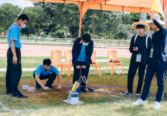 ภาพกิจกรรม  คณะวิทยาศาสตร์และเทคโนโลยี จัดการแข่งขันจรวดขวดน้ำ ระดับประถมศึกษา มัธยมศึกษาตอนต้น มัธยมศึกษาตอนปลาย งานสัปดาห์วิทยาศาสตร์แห่งชาติ ส่วนภูมิภาค ประจำปี 2566