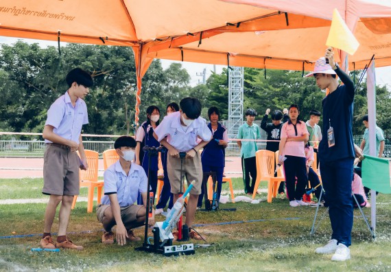 ภาพกิจกรรม  คณะวิทยาศาสตร์และเทคโนโลยี จัดการแข่งขันจรวดขวดน้ำ ระดับประถมศึกษา มัธยมศึกษาตอนต้น มัธยมศึกษาตอนปลาย งานสัปดาห์วิทยาศาสตร์แห่งชาติ ส่วนภูมิภาค ประจำปี 2566