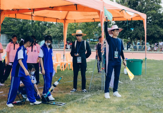 ภาพกิจกรรม  คณะวิทยาศาสตร์และเทคโนโลยี จัดการแข่งขันจรวดขวดน้ำ ระดับประถมศึกษา มัธยมศึกษาตอนต้น มัธยมศึกษาตอนปลาย งานสัปดาห์วิทยาศาสตร์แห่งชาติ ส่วนภูมิภาค ประจำปี 2566