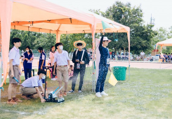 ภาพกิจกรรม  คณะวิทยาศาสตร์และเทคโนโลยี จัดการแข่งขันจรวดขวดน้ำ ระดับประถมศึกษา มัธยมศึกษาตอนต้น มัธยมศึกษาตอนปลาย งานสัปดาห์วิทยาศาสตร์แห่งชาติ ส่วนภูมิภาค ประจำปี 2566